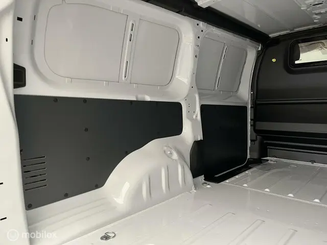 Peugeot Expert 2.0 BlueHDi 145 S&S EAT8 L3 2023 Diesel 33