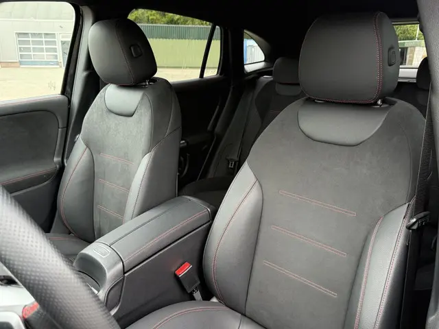 Mercedes-Benz GLA 250 e AMG Line 2024 Hybride Benzine 6