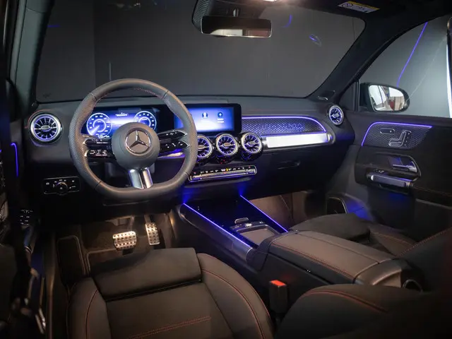 Mercedes-Benz EQB 250+ AMG Line 2024 Elektrisch 3