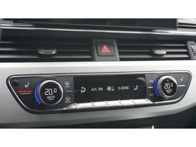 Audi A4 Avant 35 TFSI 150pk 2x S-Line 2022 Benzine 31