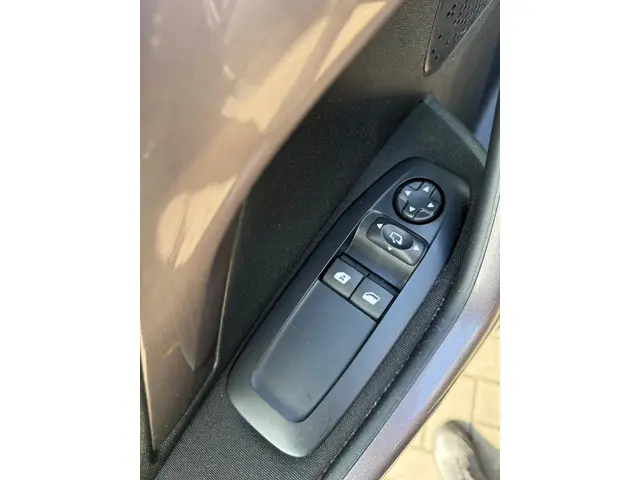Peugeot 2008 1.2 PureTech Blue Lion 2016 Benzine 30