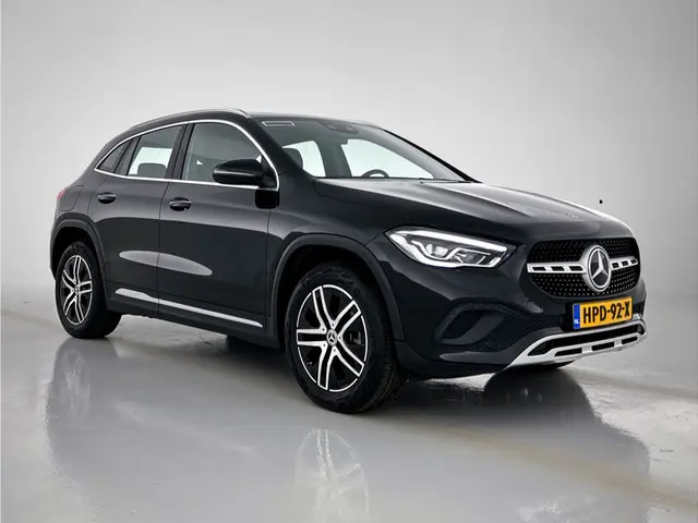 Mercedes-Benz GLA 250 e Luxury Line 2023 Hybride Benzine 13