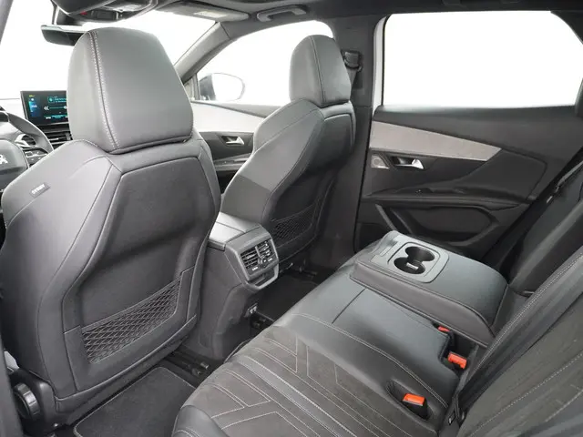 Peugeot 3008 1.6 HYbrid4 300 GT 2022 Hybride Benzine 20