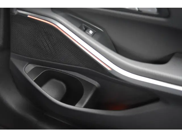 BMW 3 Serie 318i Executive Edition 2021 Benzine 34