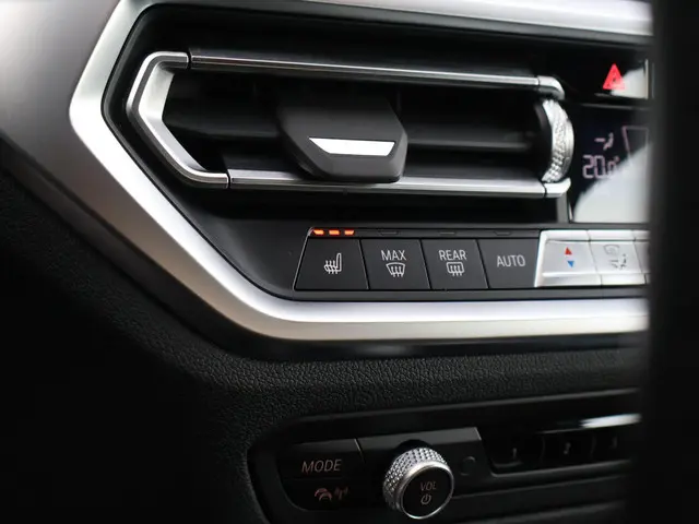 BMW 2 Serie Coupé M240i xDrive 2022 Benzine 43