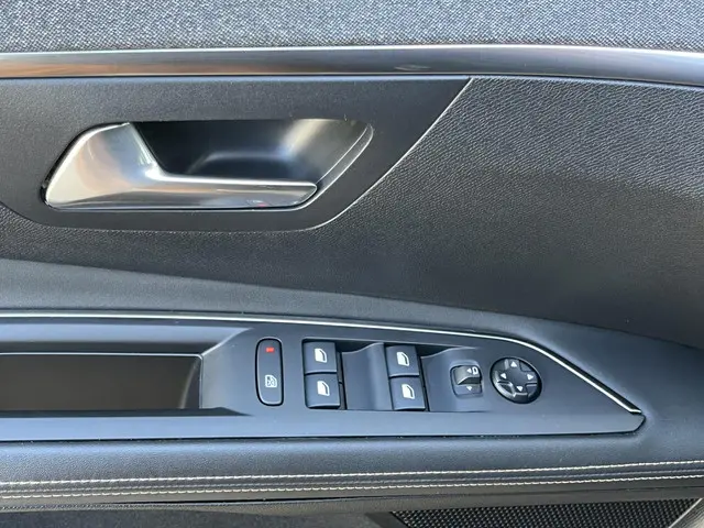 Peugeot 3008 1.6 PureTech GT Line 2020 Benzine 15