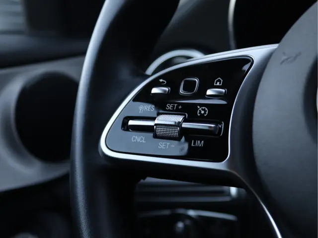 Mercedes-Benz C-Klasse 180 Avantgarde 2020 Benzine 33