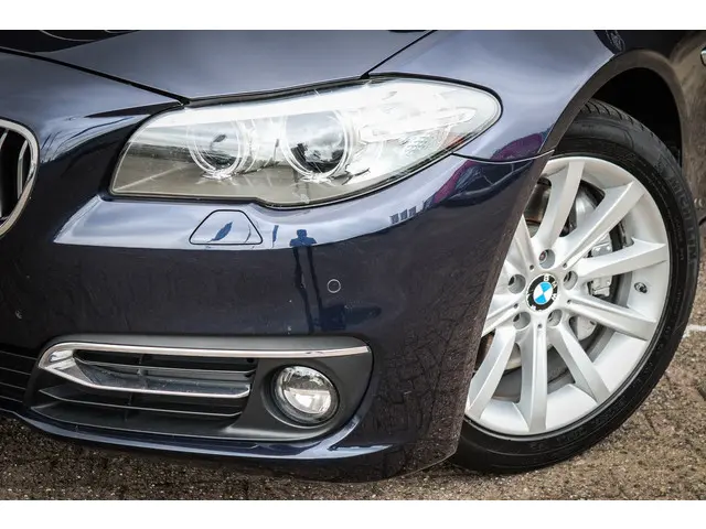 BMW 5 Serie 528i Luxury Edition 2015 Benzine 4