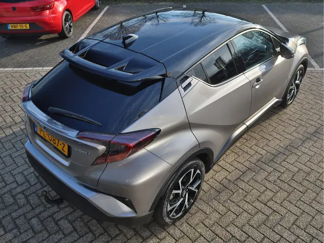 Toyota C-HR 1.8 Hybrid Bi-Tone Plus 2017 Hybride Benzine 4