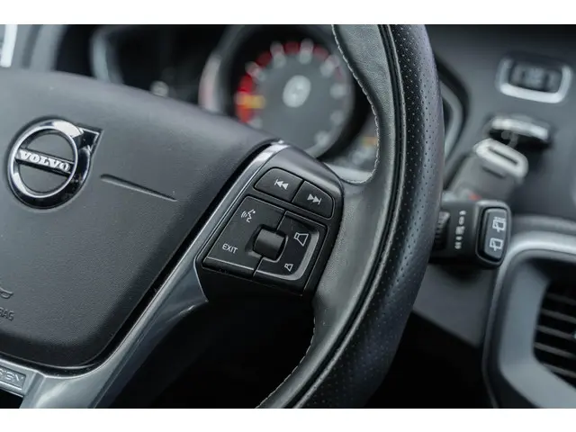 Volvo V40 T4 190pk R-Design 2018 Benzine 26