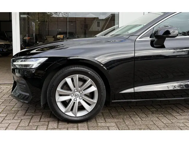 Volvo V60 2.0 B4 Momentum Bus. 2022 Benzine 7