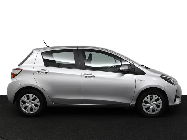 Toyota Yaris 1.5 Hybrid Active 2020 Hybride Benzine 13
