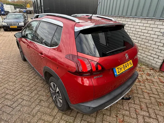 Peugeot 2008 1.2 PureTech Allure 2019 Benzine 4