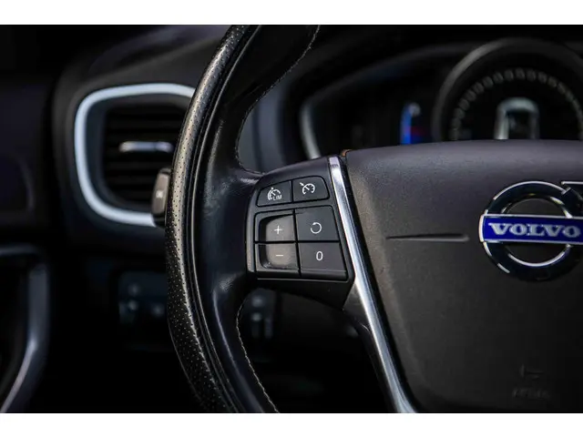 Volvo V40 1.6 T3 R-Design 2015 Benzine 20