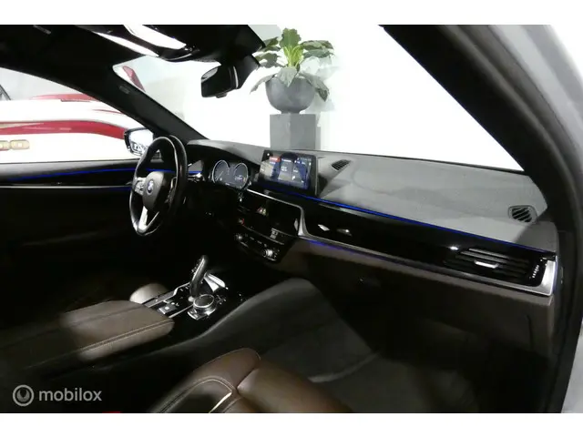 BMW 5 Serie 530i High Executive 2018 Benzine 10