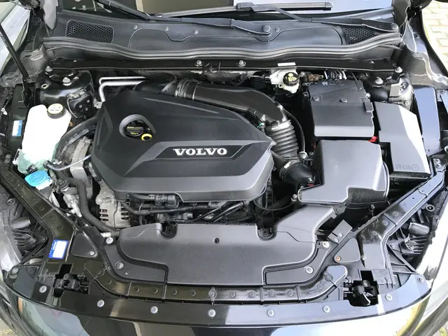 Volvo V40 1.6 T3 R-Design 2013 Benzine 31