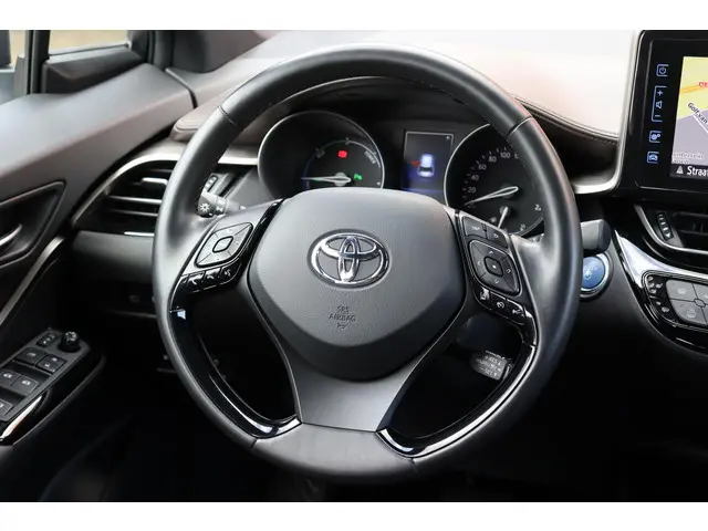 Toyota C-HR 1.8 Hybrid Executive 2019 Hybride Benzine 25