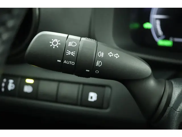Toyota C-HR 1.8 Hybrid 140 Dynamic 2024 Hybride Benzine 34