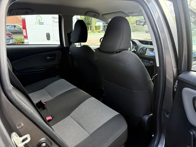 Toyota Yaris 1.5 Hybrid Aspiration 2015 Hybride Benzine 14