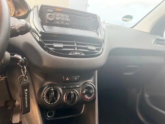 Peugeot 208 1.0 VTi Access 5-deurs 2014 Benzine 21