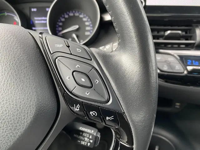 Toyota C-HR 1.8 Hybrid Active 2022 Hybride Benzine 18