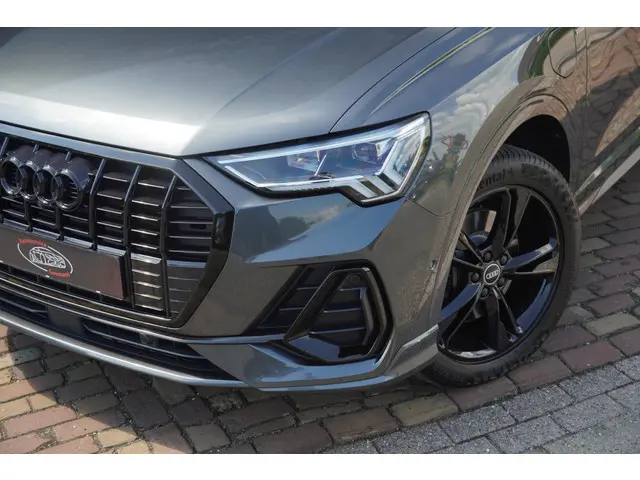 Audi Q3 45 TFSI e S edition 2021 Hybride Benzine 13