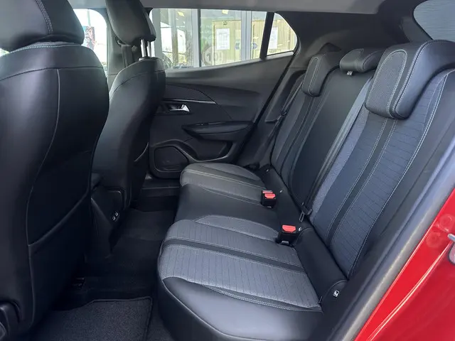 Peugeot 2008 1.2 PureTech 130pk Allure 2021 Benzine 11