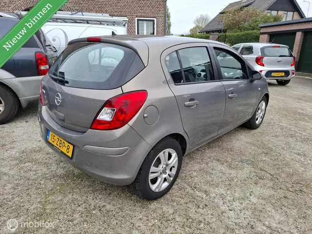 Opel Corsa 1.4-16V Cosmo 5drs/Airco/Nap-km 2012 Benzine 6