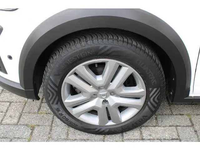 Dacia Sandero Stepway TCe 90 Comfort 2022 Benzine 16