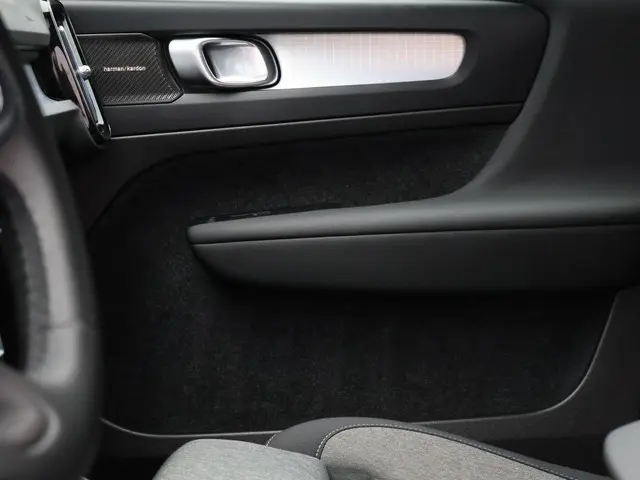 Volvo XC40 2.0 B4 Plus Dark 2025 Benzine 23