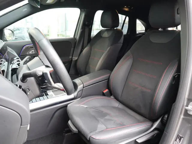 Mercedes-Benz GLA 250 e AMG line 2024 Hybride Benzine 12