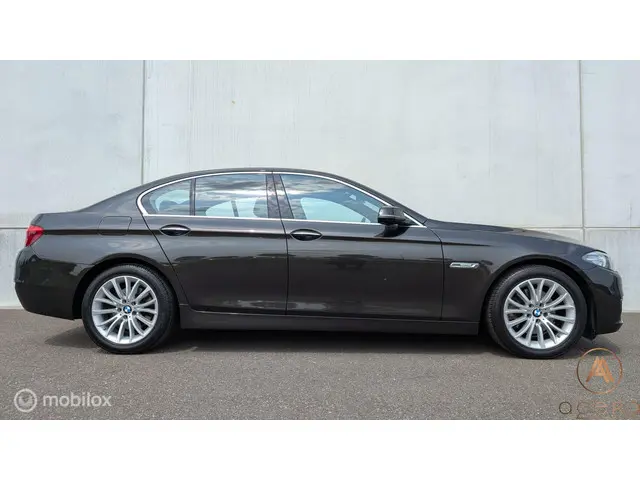 BMW 5 Serie 520i Luxury Line 2014 Benzine 4