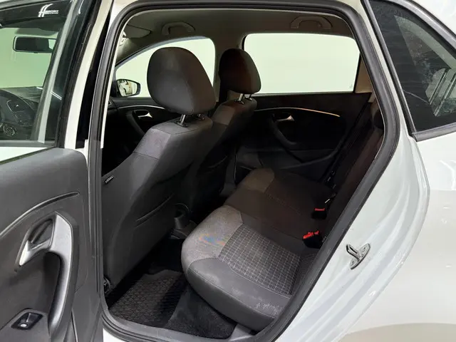 Volkswagen Polo 1.2 TSI Bluemotion 2014 Benzine 13