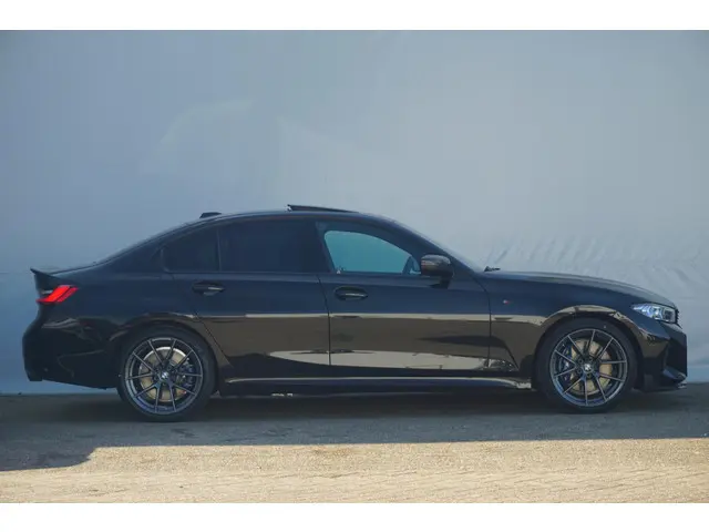 BMW 3 Serie Sedan 320e 2025 Hybride Benzine 4