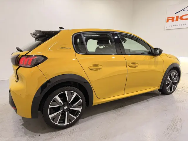 Peugeot 208 1.2 GT 130 Automaat 2021 Benzine 35