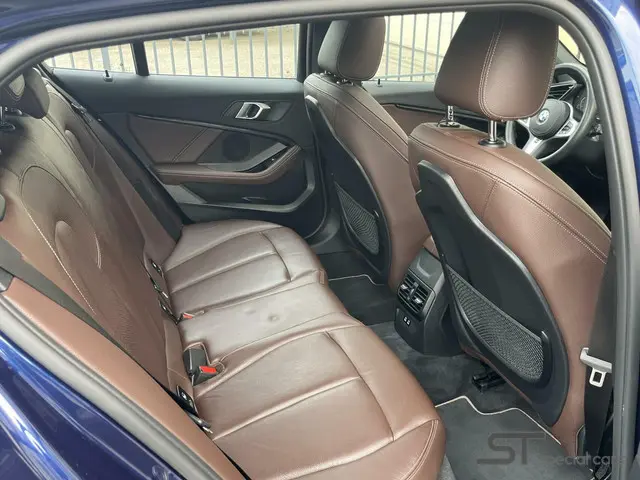 BMW 1 Serie 118i Sport Line|Pano|Leder|HUD 2020 Benzine 18