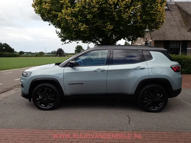 Jeep Compass 4XE 240 PHEV Upland 2023 Hybride Benzine 6