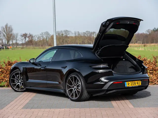 Porsche Taycan Sport Turismo 79 kWh 2022 Elektrisch 74