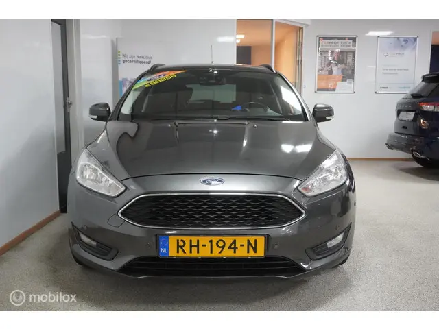 Ford Focus Wagon 1.0 Lease Edition 2017 Benzine 6