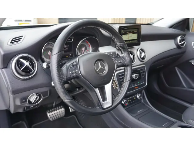 Mercedes-Benz GLA 200 157pk Ambition 2014 Benzine 21