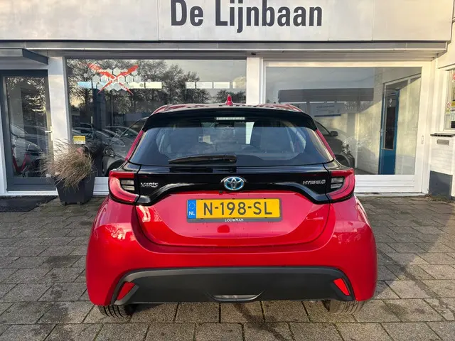 Toyota Yaris 1.5 Hybrid Dynamic 2021 Hybride Benzine 8