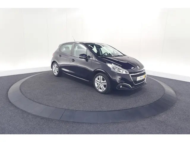 Peugeot 208 PureTech 82 Signature 2019 Benzine 8