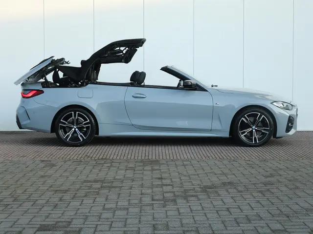 BMW 4 Serie Cabrio 420i High Executive 2024 Benzine 18