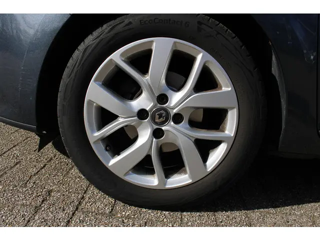 Renault Clio Estate 0.9 TCe Limited 2018 Benzine 27