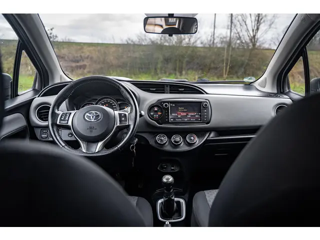 Toyota Yaris 1.0 VVT-i Trend 2015 Benzine 18