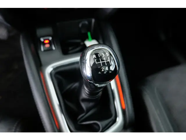 Nissan QASHQAI 1.2 Premier Edition 2014 Benzine 14