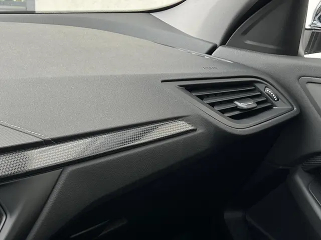 BMW 1 Serie 118i Executive Edition 2021 Benzine 16