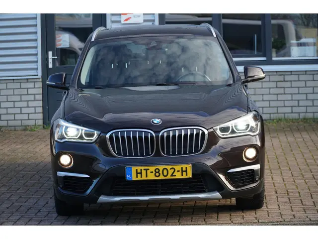 BMW X1 SDrive20i EERSTE EIGENAAR PANO 2016 Benzine 13