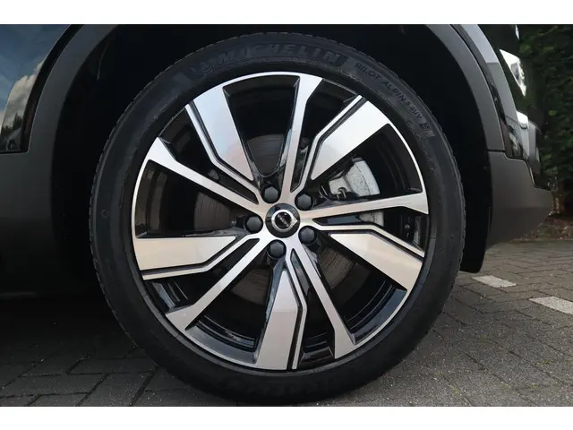 Volvo XC40 Recharge P8 AWD R-Design 2020 Elektrisch 3