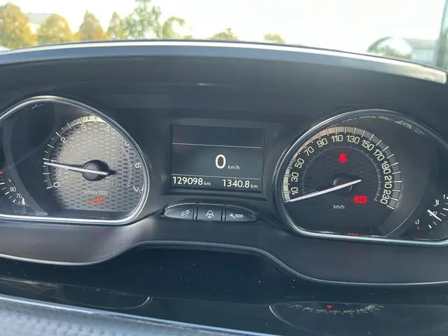 Peugeot 2008 1.2 PureTech GT-Line 2019 Benzine 10